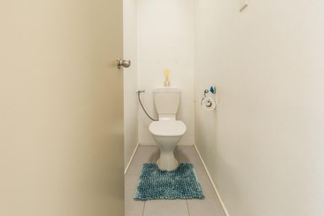 Photo of property in 2/200 Chivalry Road, Glenfield, Auckland, 0629