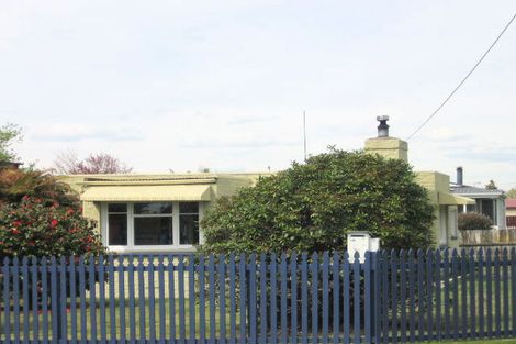 Photo of property in 27 Kawaha Point Road, Fairy Springs, Rotorua, 3015