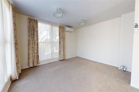 Photo of property in 109 Akaroa Drive, Maupuia, Wellington, 6022