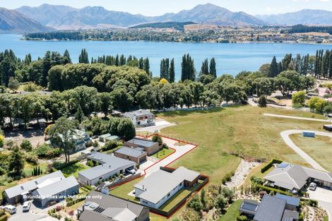 Photo of property in 7 Macandrew Lane, Wanaka, 9305