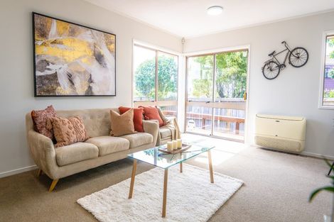 Photo of property in 1/16 Fieldstone Court, Northpark, Auckland, 2013