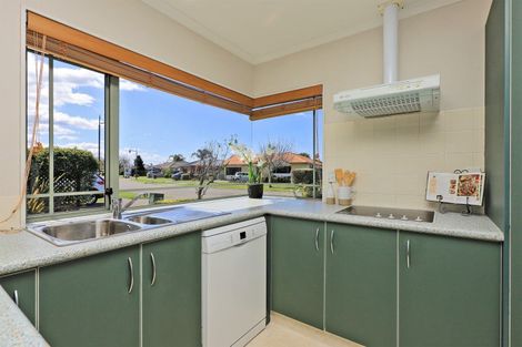 Photo of property in 2 Addington Place, Taradale, Napier, 4112