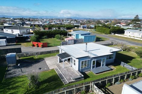 Photo of property in 27 Roore Street, Foxton Beach, Foxton, 4815