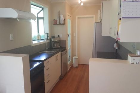 Photo of property in 38 Catherine Crescent, Paparangi, Wellington, 6037