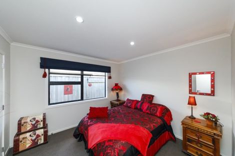 Photo of property in 6 Lorenzo Place, Kelvin Grove, Palmerston North, 4414