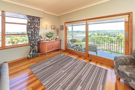 Photo of property in 4 Shakespeare Road, Bastia Hill, Whanganui, 4500