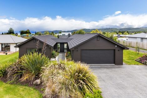 Photo of property in 62 Kenrigg Road, Kinloch, Taupo, 3377