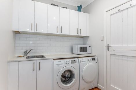 Photo of property in 3 Bell Street, Tawa, Wellington, 5028