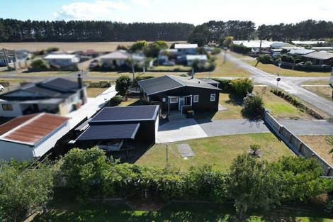 Photo of property in 8a Te Awa Street, Foxton Beach, Foxton, 4815