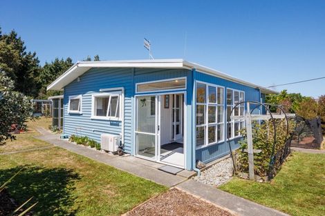 Photo of property in 15 Ferry Street, Foxton Beach, Foxton, 4815