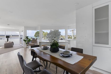Photo of property in 2/9 Colmar Road, Mellons Bay, Auckland, 2014
