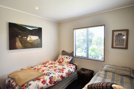 Photo of property in 2 Lax Crescent, Leigh, 0985