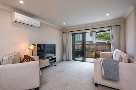 Photo of property in 29 Brindle Way, Newlands, Wellington, 6037