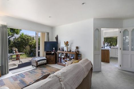 Photo of property in 1 Maple Crescent, Whalers Gate, New Plymouth, 4310