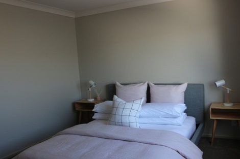 Photo of property in 3 Brindle Way, Newlands, Wellington, 6037