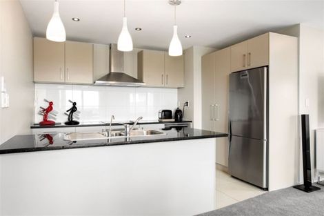 Photo of property in 21 Cityview Place, Massey, Auckland, 0614