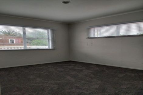 Photo of property in 1/41 Masterton Road, Rothesay Bay, Auckland, 0630