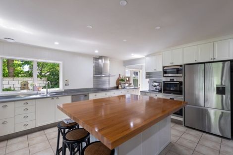Photo of property in 33 Royal Oak Drive, Kelvin Grove, Palmerston North, 4414