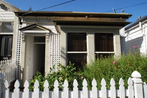 Photo of property in 128 Elizabeth Street, Mount Victoria, Wellington, 6011
