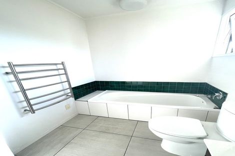 Photo of property in 1/53 Seaview Road, Castor Bay, Auckland, 0620