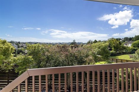 Photo of property in 27 Trias Road, Totara Vale, Auckland, 0629