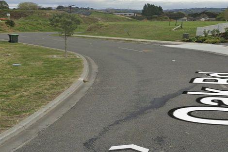 Photo of property in 100 Oak Road, Poraiti, Napier, 4112