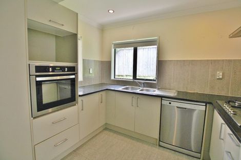 Photo of property in 104 Lake Panorama Drive, Henderson Valley, Auckland, 0612