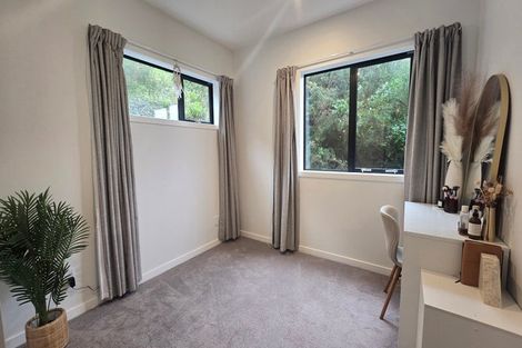 Photo of property in 52 Tiketike Way, Brooklyn, Wellington, 6021
