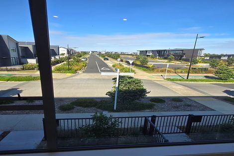 Photo of property in 8 Park Green Avenue, Rosehill, Papakura, 2113