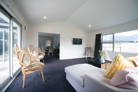 Photo of property in 6 Waimarama Court, Roslyn, Palmerston North, 4414