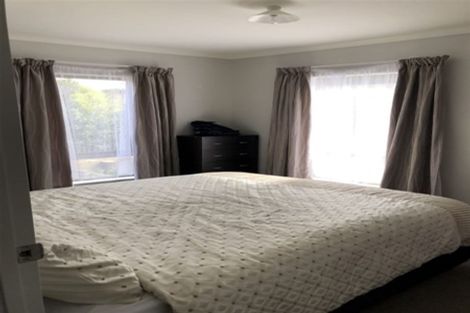 Photo of property in 22 Taiaapure Street, Weymouth, Auckland, 2103