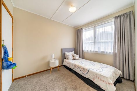 Photo of property in 2/8 Oregon Drive, Maoribank, Upper Hutt, 5018