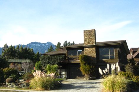 Photo of property in 9 Oregon Drive, Kelvin Heights, Queenstown, 9300