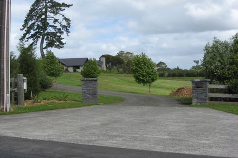 Photo of property in 212 Oraha Road, Kumeu, 0892