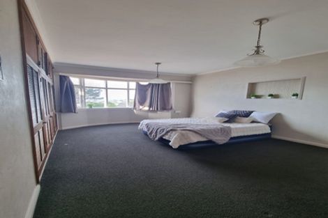 Photo of property in 2 Sugarloaf Road, Brooklyn, Wellington, 6021