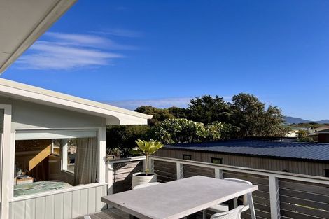 Photo of property in 2 Lindale Grove, Waikanae Beach, Waikanae, 5036