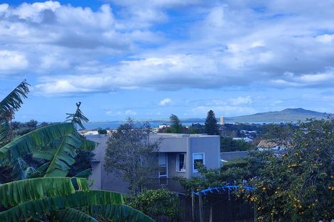 Photo of property in 1/61 Forrest Hill Road, Milford, Auckland, 0620