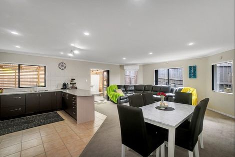 Photo of property in 10 Chieftain Rise, Goodwood Heights, Auckland, 2105