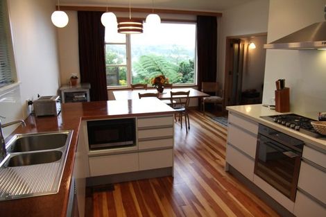 Photo of property in 27 Tio Tio Road, Miramar, Wellington, 6022