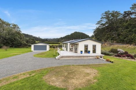 Photo of property in 17 Wattle Bay Road, Manukau Heads, Waiuku, 2684