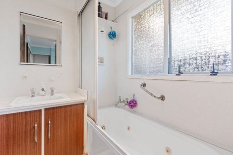 Photo of property in 82 Pioneer Road, Moturoa, New Plymouth, 4310