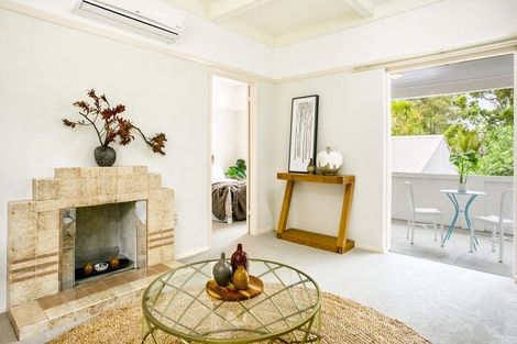 Photo of property in 2 Otitori Bay Road, Titirangi, Auckland, 0604