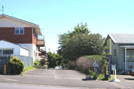 Photo of property in 4/205 Onewa Road, Birkenhead, Auckland, 0626