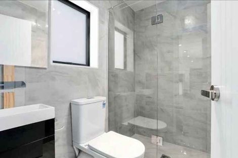 Photo of property in 3b Riverton Drive, Randwick Park, Auckland, 2105