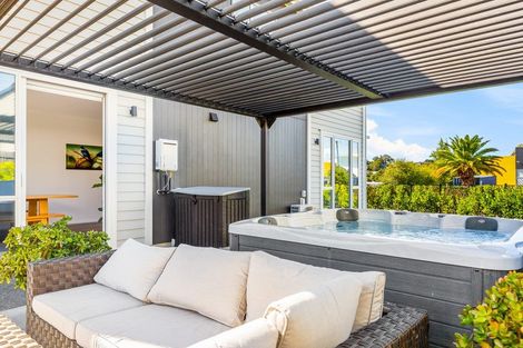 Photo of property in 69 Karepiro Drive, Stanmore Bay, Whangaparaoa, 0932