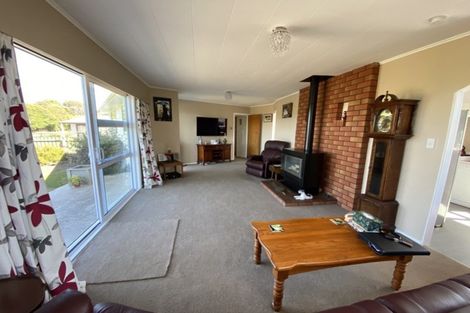 Photo of property in 21 Castle Street, Eltham, 4322