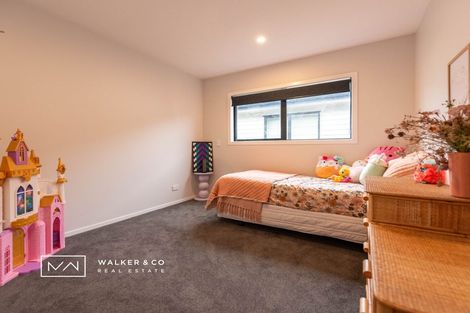 Photo of property in 2 Nikau Lane, Timberlea, Upper Hutt, 5018