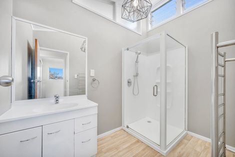 Photo of property in 2/24 Neal Avenue, Glenfield, Auckland, 0629