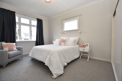 Photo of property in 2 Mckenzie Terrace, Carterton, 5713