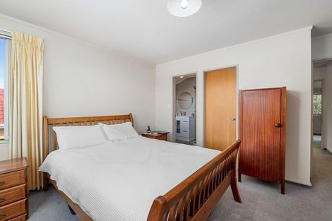 Photo of property in 18 Ordley Grove, Tawa, Wellington, 5028